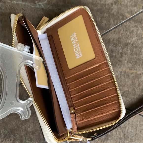 Michael Kors Jet Set Travel LG Flat MF PHN CSE - Picture 9 of 16